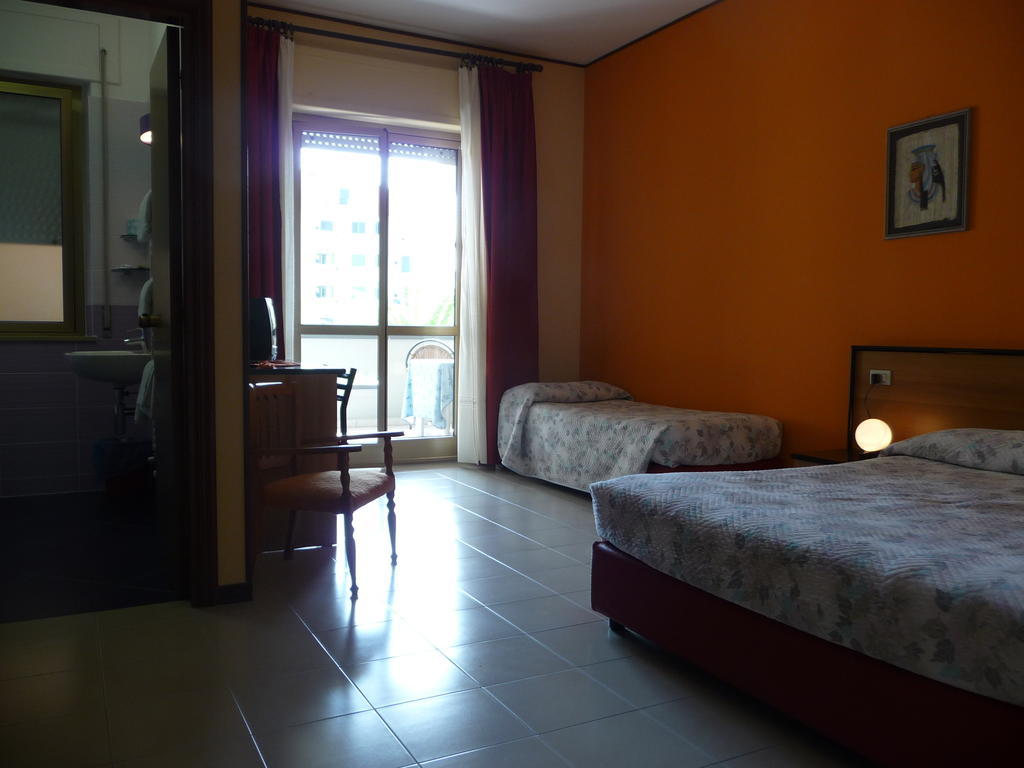 Hotel Naxos B&B Alba Adriatica Phòng bức ảnh