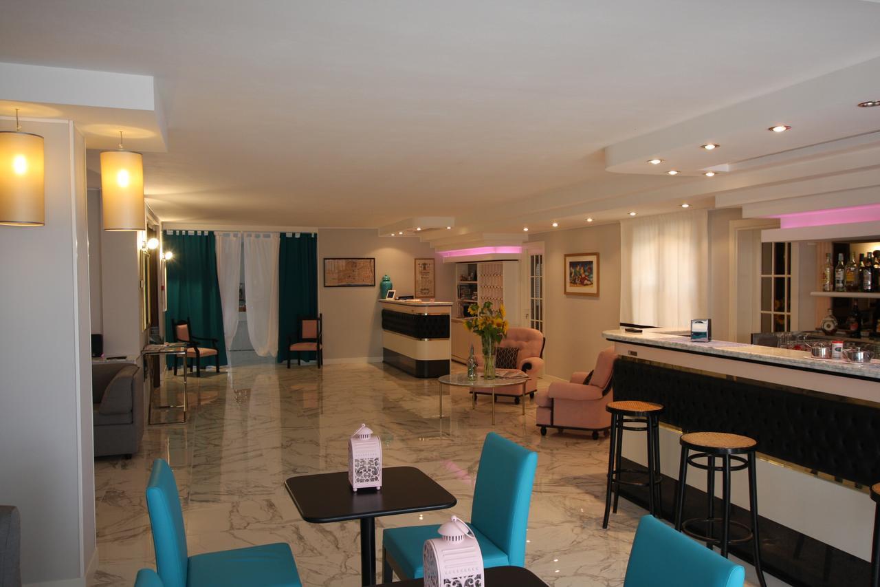 Hotel Naxos B&B Alba Adriatica Ngoại thất bức ảnh